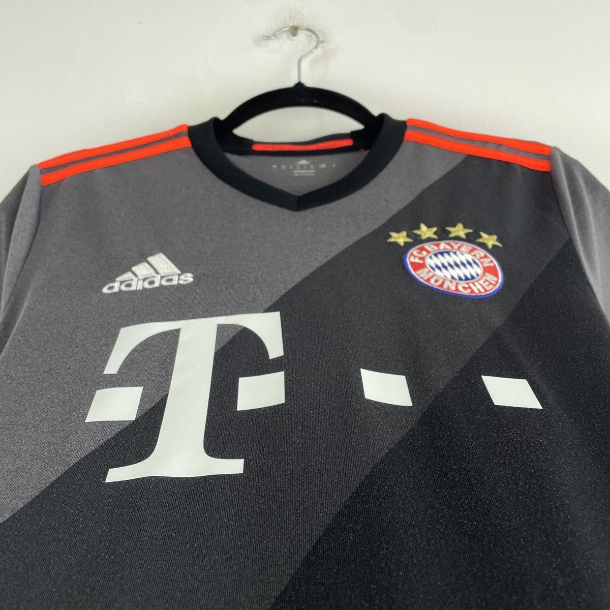 Adidas Bayern Munich Away Adidas Jersey Shirt Men 2016/2017 Size US S / EU 44-46 / 1 - 3 Thumbnail