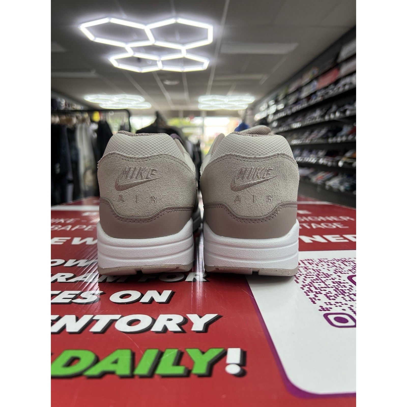 Nike Nike Air Max 1 Light Bone Violet Dust Size 11.5 FB9660-002 Size US 11.5 / EU 44-45 - 3 Thumbnail