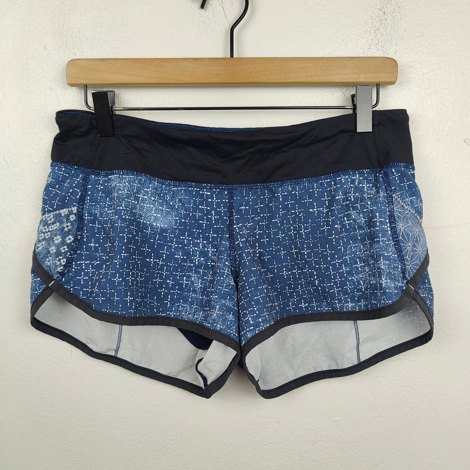 Lululemon Lululemon Speed Shorts Womens 8 Blue Sashiko Inkwell Size 28" / US 6 / IT 42 - 1 Thumbnail