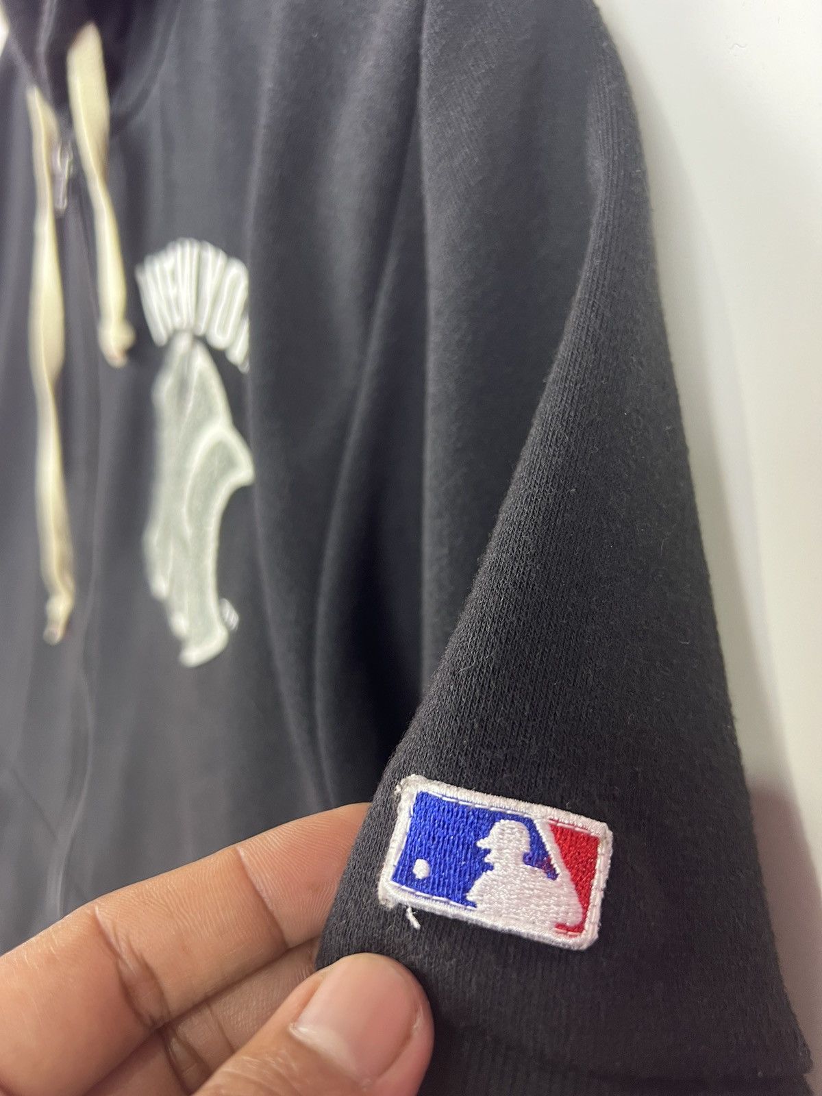 MLB 🔥 MLB NEW YORK YANKEES SHORTSLEEVES HOODED Size US L / EU 52-54 / 3 - 6 Thumbnail