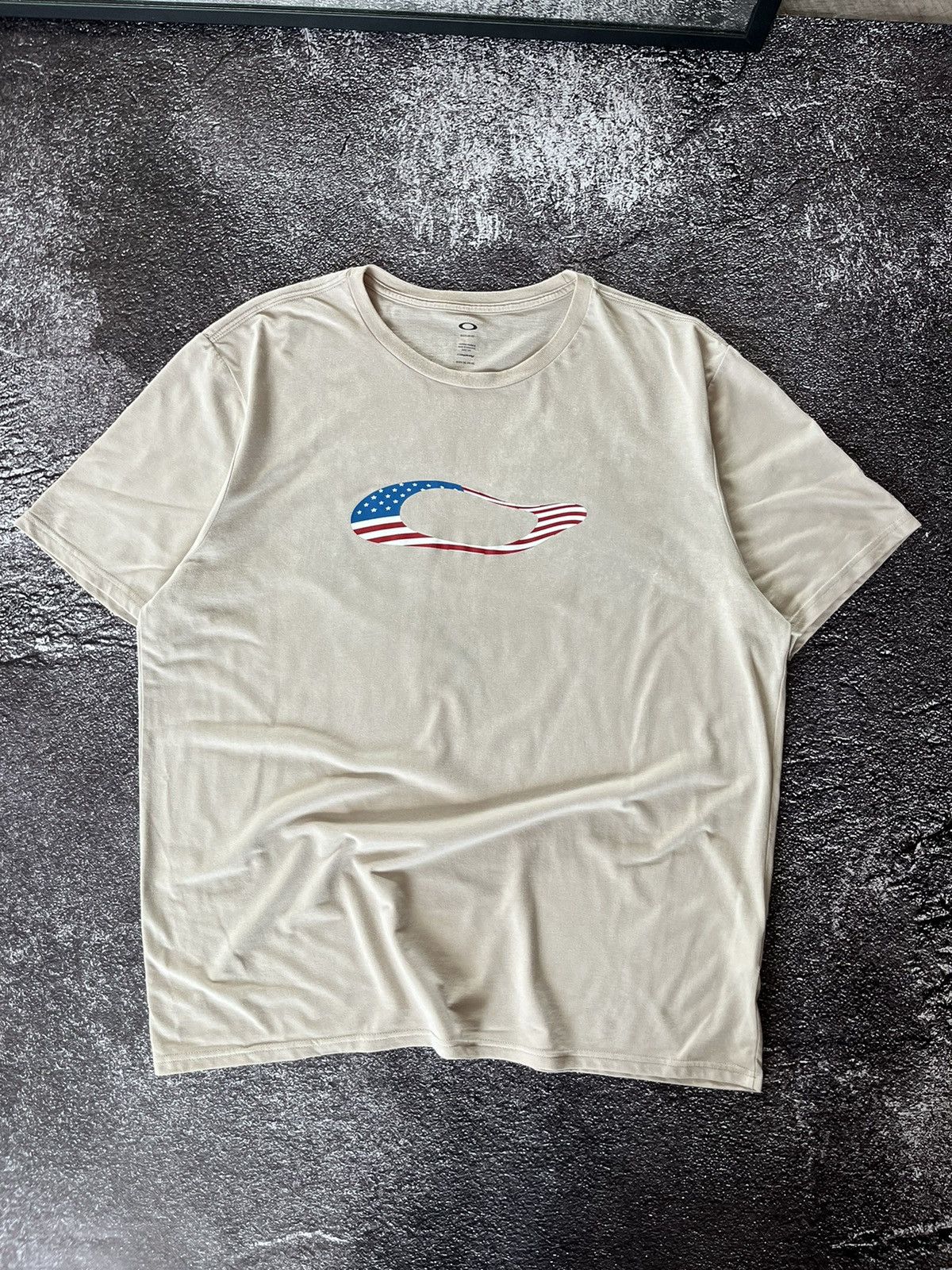 Oakley Crazy Y2K Oakley USA American Flag Vintage t shirt Size US XXL / EU 58 / 5 - 1 Thumbnail