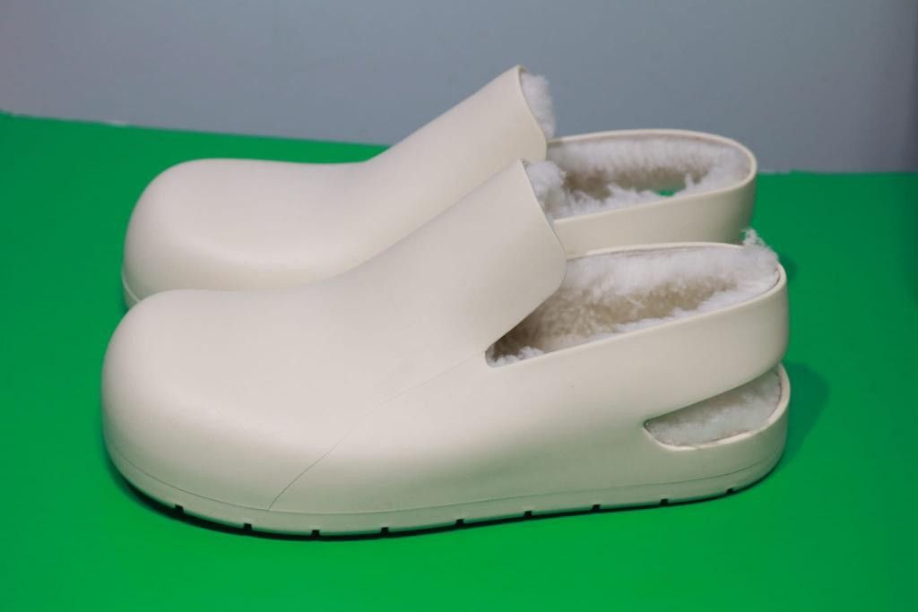 Bottega Veneta o1rshd / Puddle Shearling Cozy Low Top Shoes in Sea Salt Size US 11 / EU 44 - 20 Thumbnail