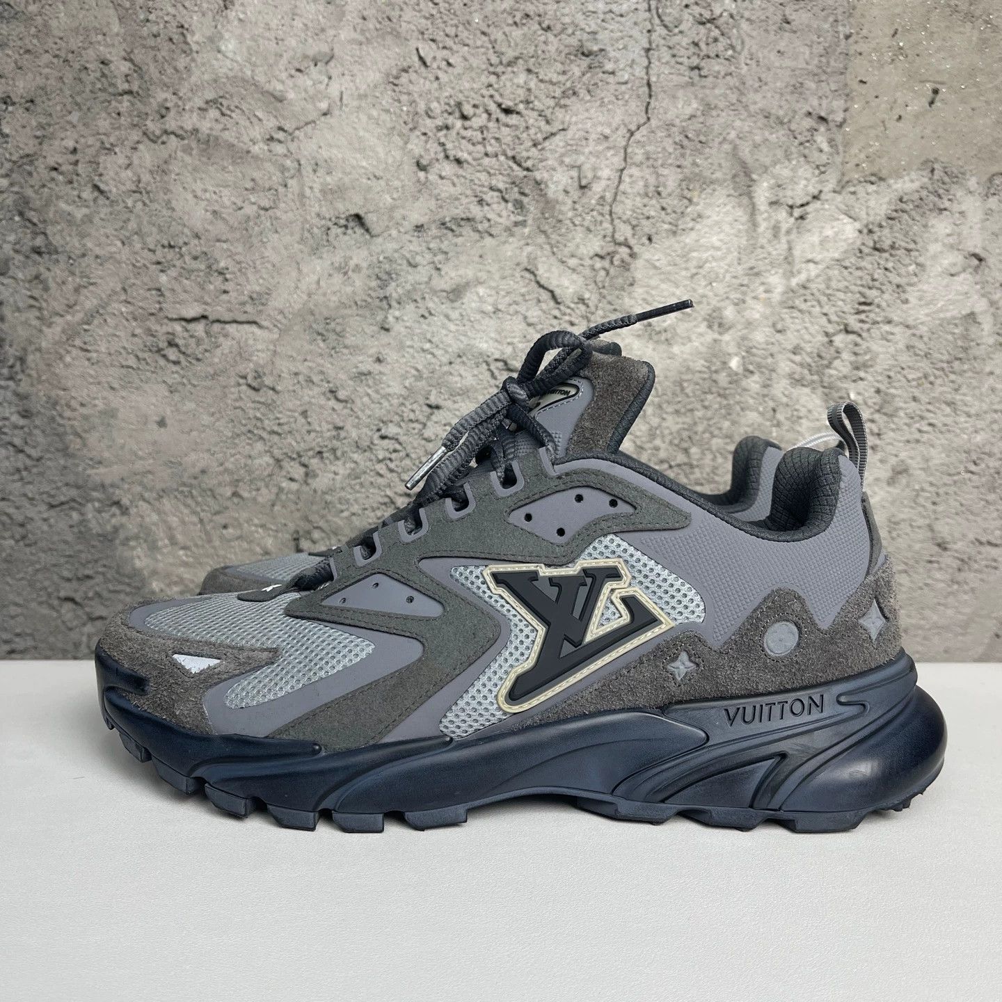 Louis Vuitton LV Runner Tatic Sneakers 9.5 99 new Size US 9.5 / EU 42-43 - 3 Thumbnail