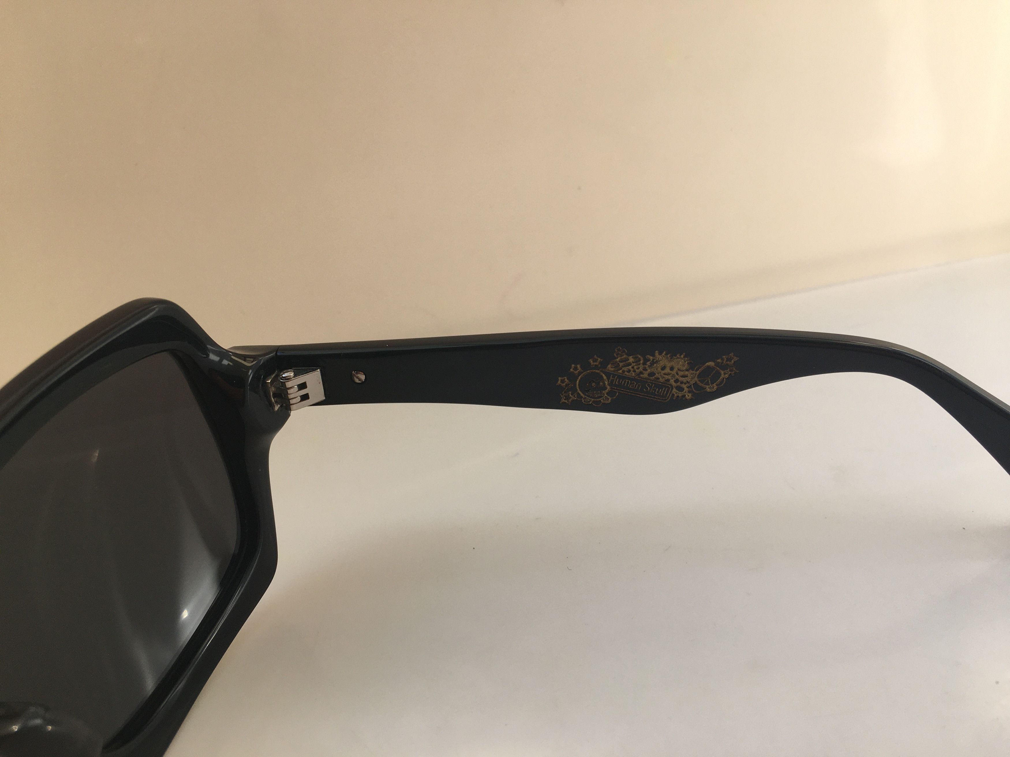Vintage Vintage HUMAN SKULL H1225 Black Sunglasses Size ONE SIZE - 6 Thumbnail