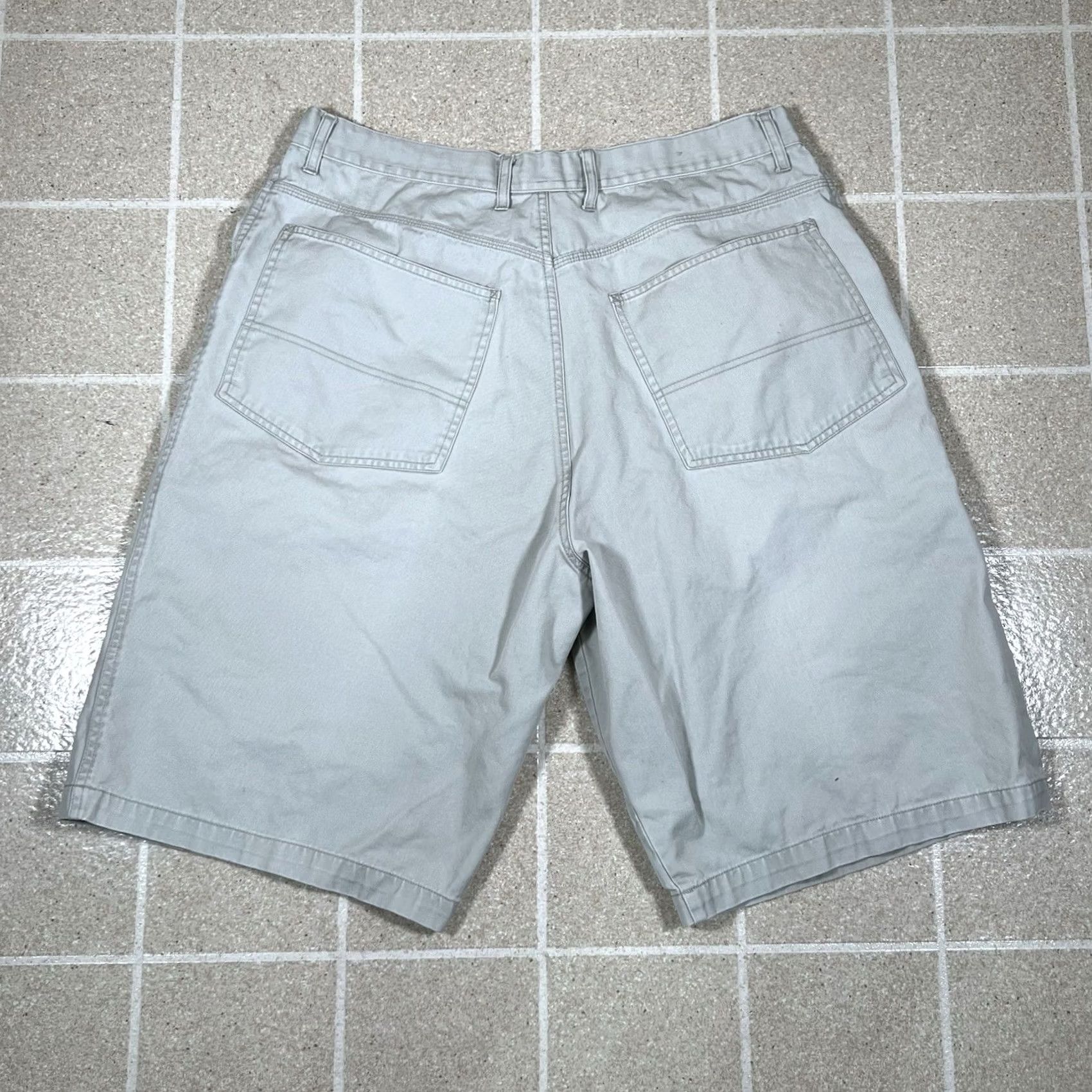 Vintage VINTAGE Plugg Bermuda Shorts Baggy Wide Leg 38 Gray Men Y2K 2000s Skater Shorts Size US 38 / EU 54 - 4 Thumbnail