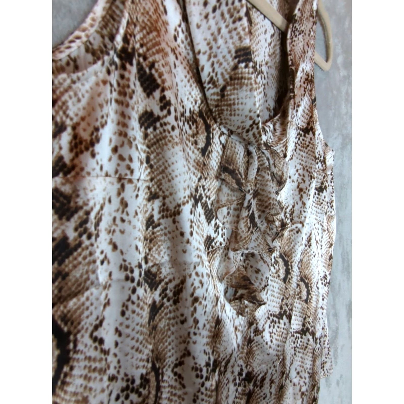 White House Black Market White House Black Market Blouse Snake Print Silk Sleeveless Size 14 Womens Brown Size XL / US 12-14 / IT 48-50 - 4 Thumbnail
