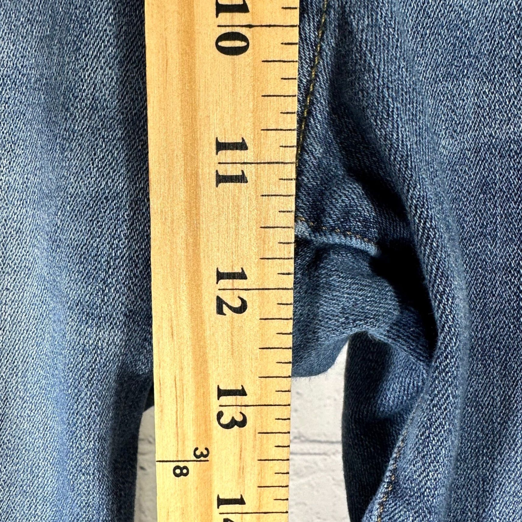 Lucky Brand Lucky Brand Mens Jeans Straight Leg Medium Wash Blue Denim Size 36 x 32 Regular Rise 10-12 Inseam 32 Waist 36 Button Zip 5-Pocket Size US 36 / EU 52 - 3 Thumbnail