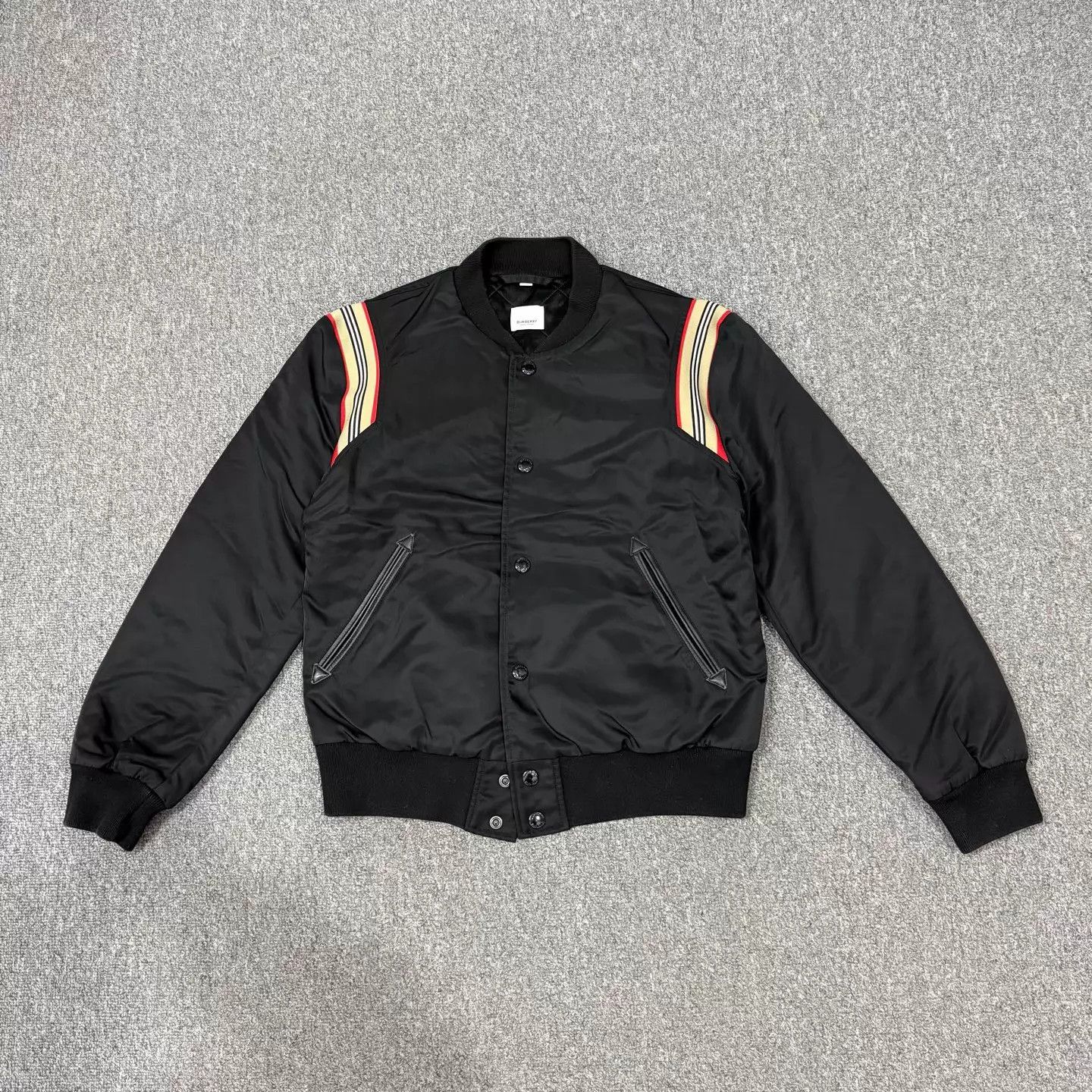 Burberry Burberry black striped baseball jacket size S new Size US S / EU 44-46 / 1 - 1 Thumbnail
