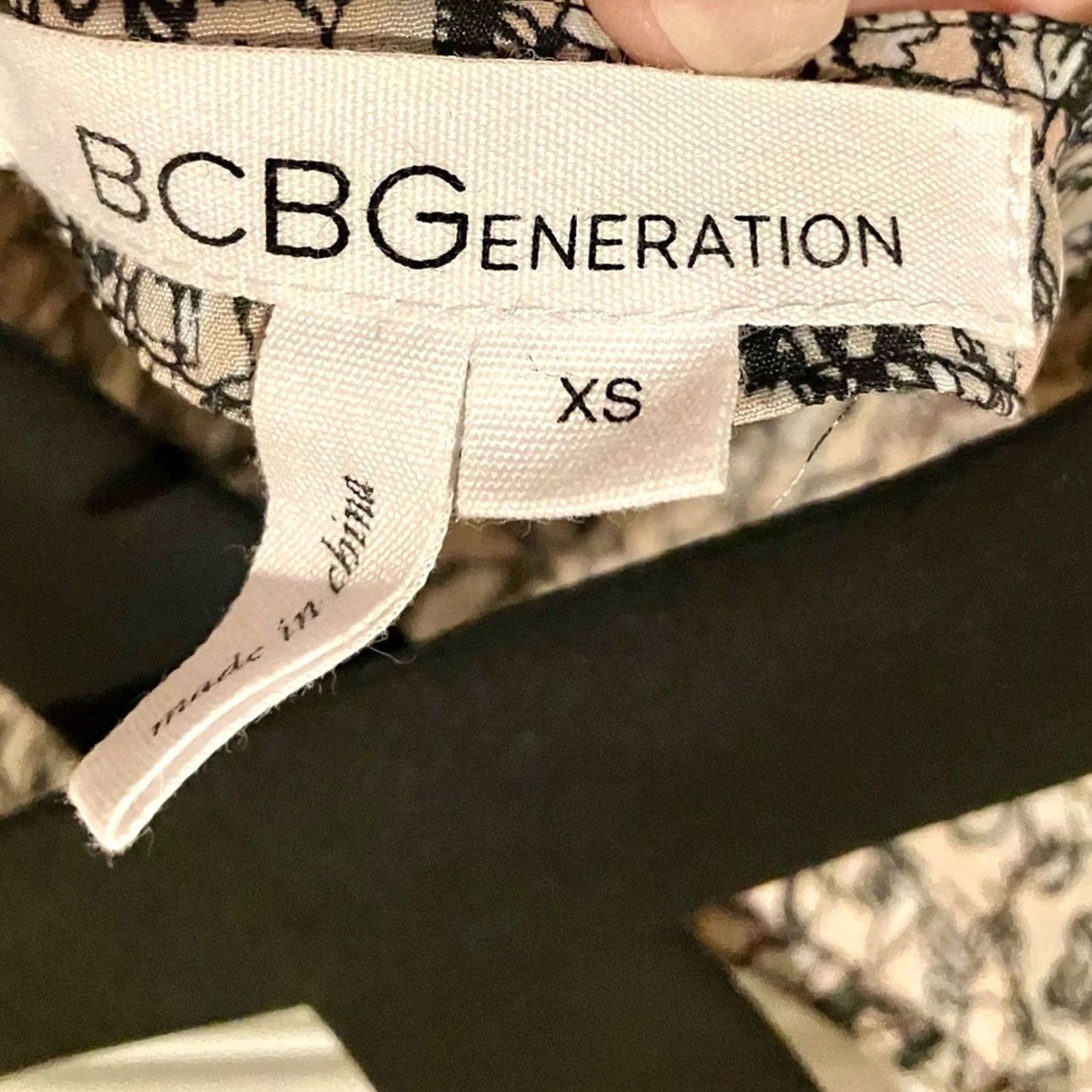BCBGeneration BCBGeneration Blouse XS Floral Long Bell Sleeve Cross Cutout Back Festival Size XS / US 0-2 / IT 36-38 - 2 Thumbnail