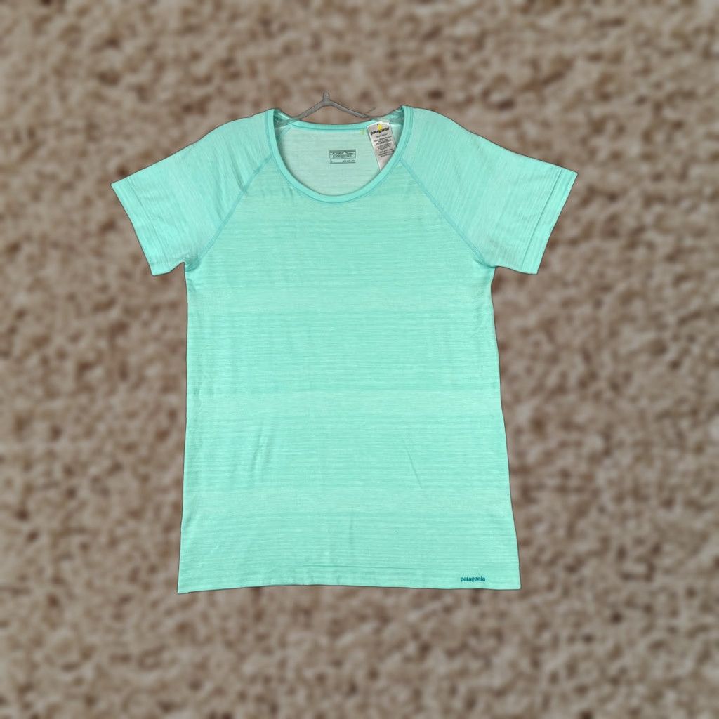 Patagonia Patagonia Shirt Women Large Blue Short Sleeve Crew Neck Gatewood Polyester Blend Size L / US 10 / IT 46 - 1 Thumbnail