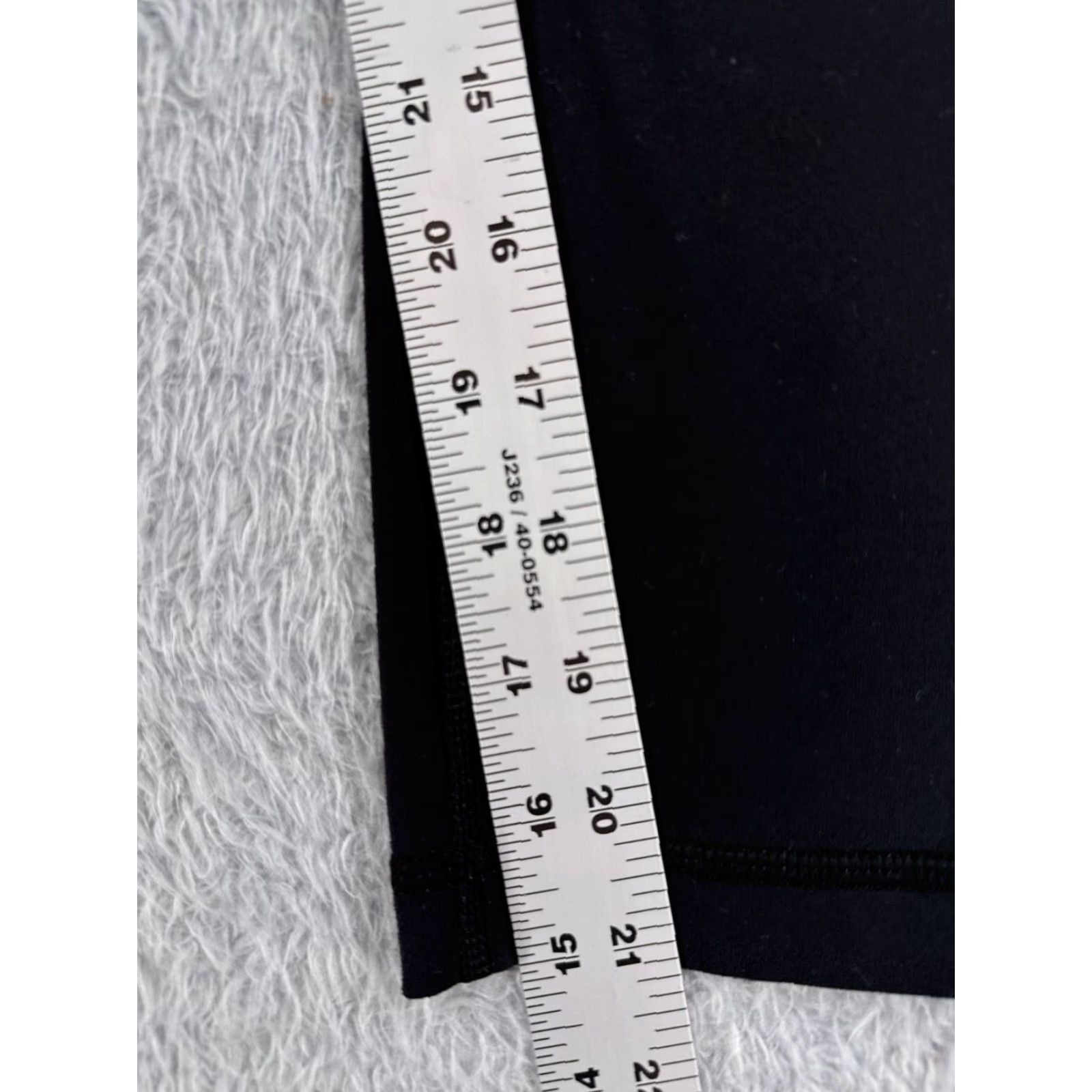 Lululemon Lululemon Wunder Under Crop Yoga Pants Womens 6 Black 21" Inseam High Rise Athletic Stretch Cropped"} Size 28" / US 6 / IT 42 - 6 Thumbnail