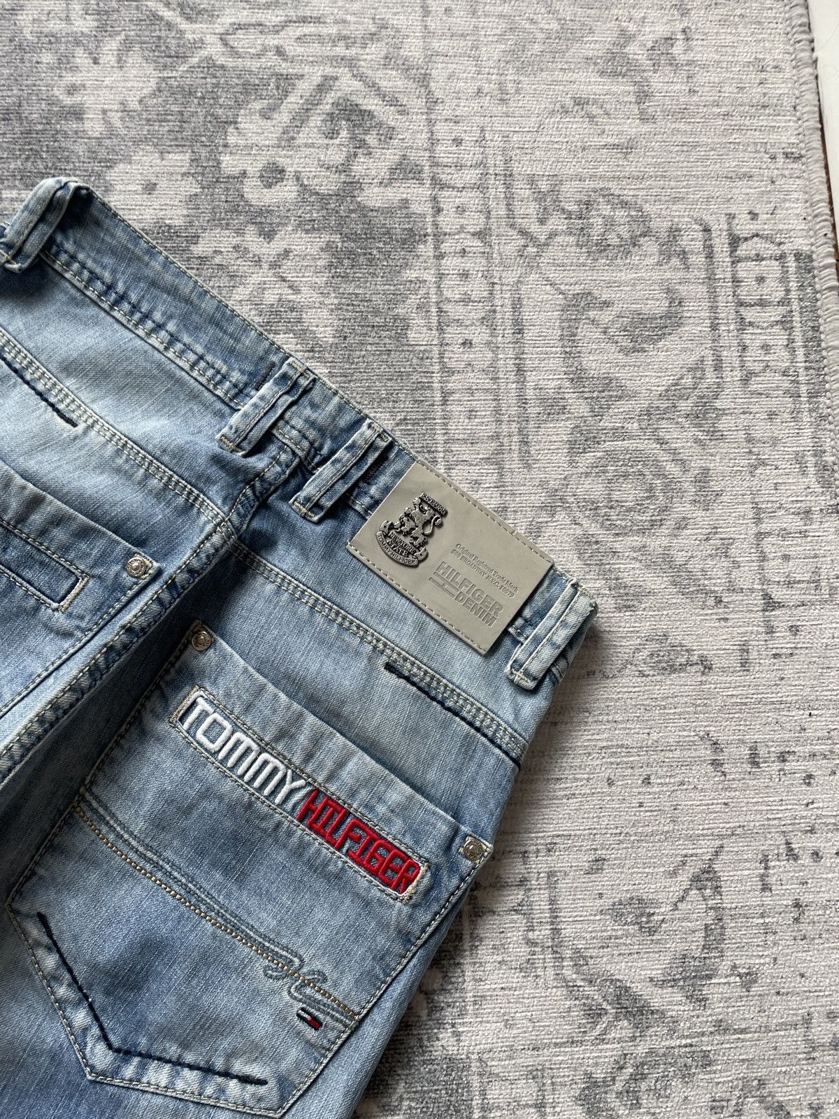 Vintage Vintage Flared Faded Jeans Tommy Hilfiger Big Logo Washed Size US 32 / EU 48 - 9 Thumbnail