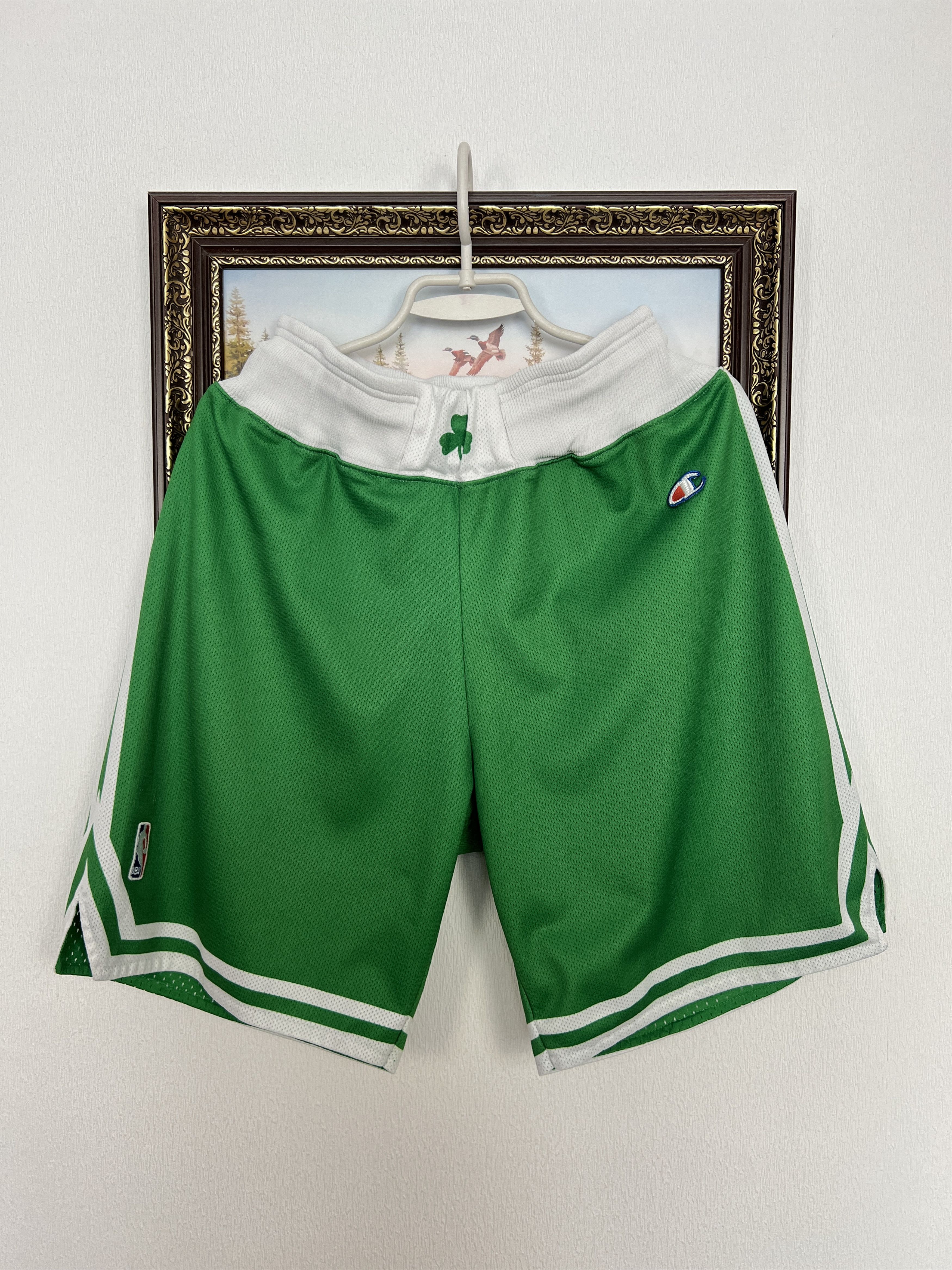 Champion Vintage 90's Champion Boston Celtics NBA Green Shorts M Size US 32 / EU 48 - 1 Thumbnail