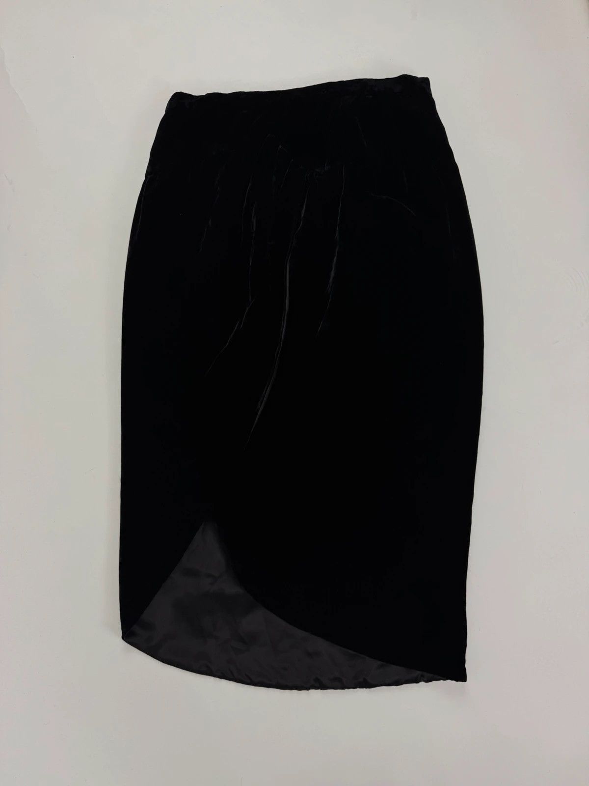 Valentino Midi skirt valentino black soutinqe velvet black elegant Size 28" / US 6 / IT 42 - 1 Thumbnail