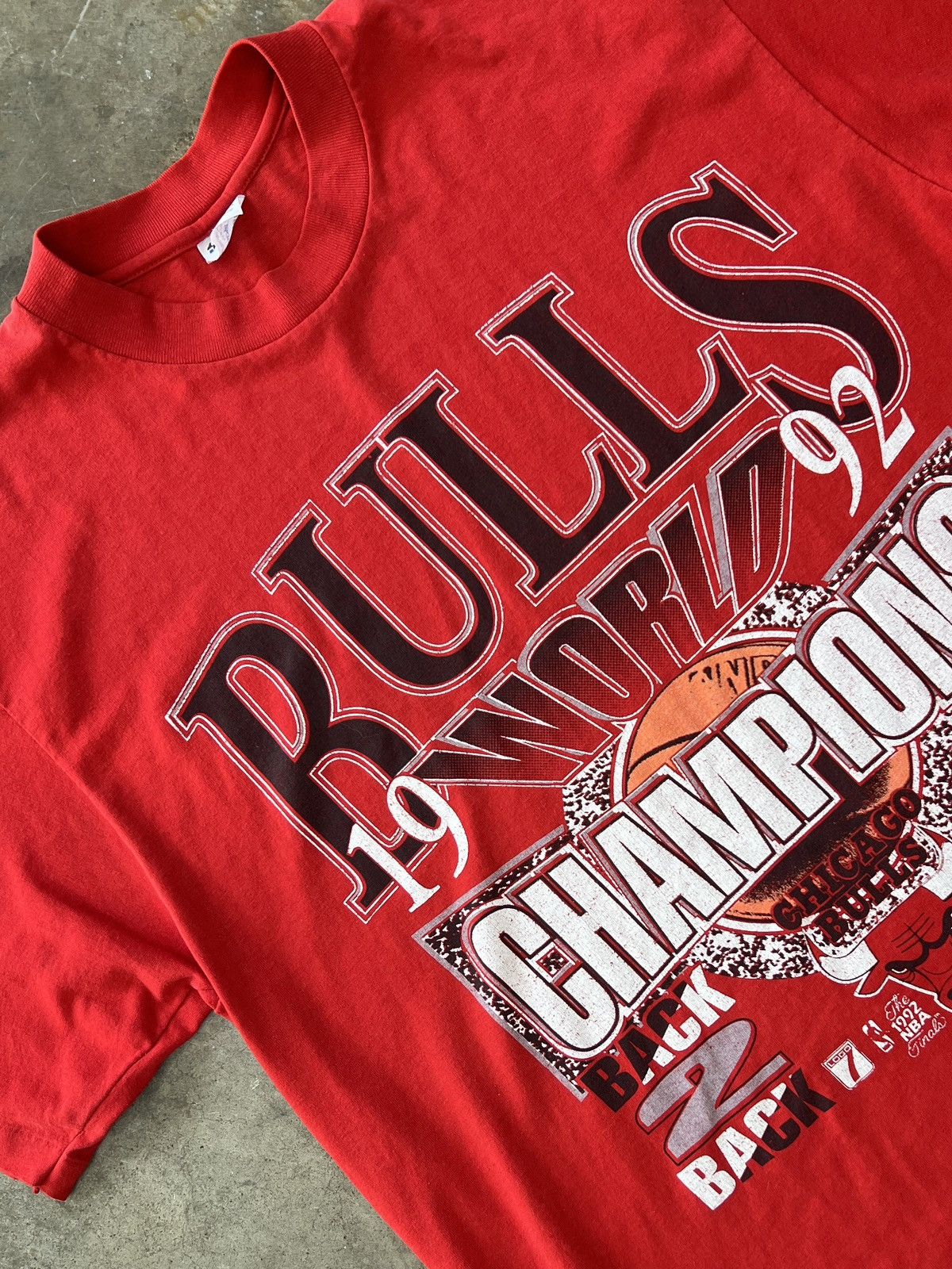 NBA × Vintage Vintage 1992 Chicago Bulls Champions Single Stitch Tee XL Size US XL / EU 56 / 4 - 1 Thumbnail