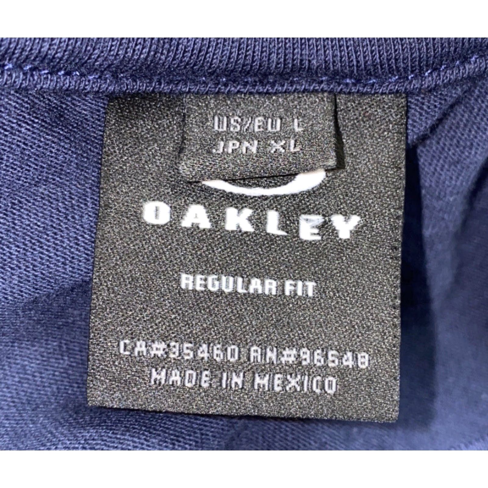 Oakley VINTAGE? No, Oakley Mens T-Shirt Blue Regular Fit Short Sleeve Size L 22 in Armpit Men Shirt Size US L / EU 52-54 / 3 - 4 Thumbnail