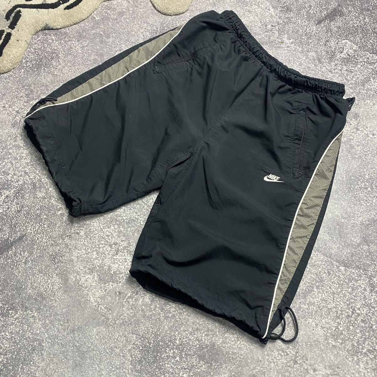 Vintage Vintage Nike Small Logo 90’s Puffs Nylon shorts Size US 32 / EU 48 - 3 Thumbnail