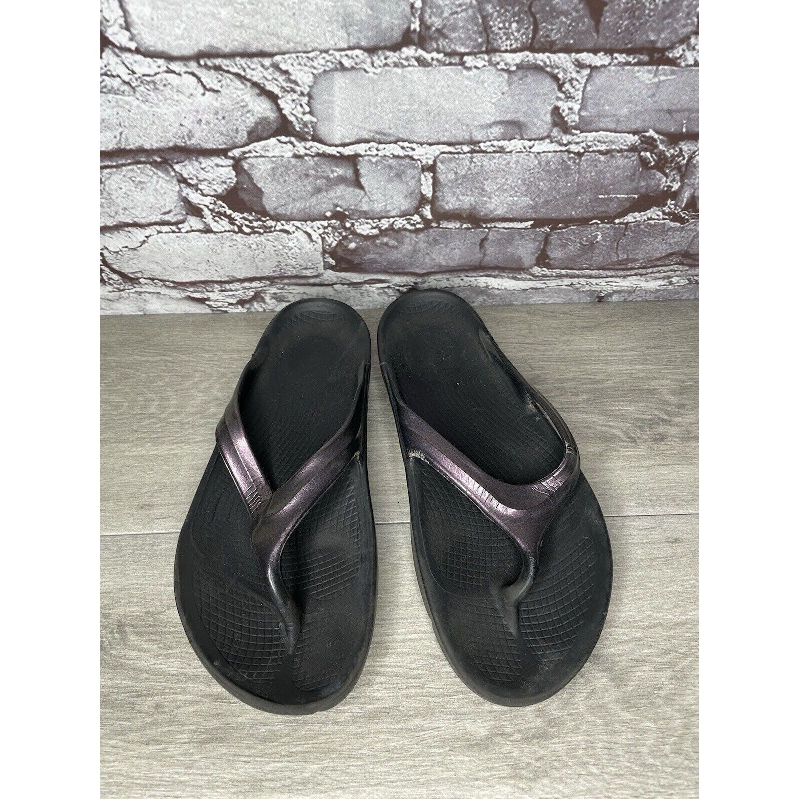 Other Oofos Oolala Cabernet Metallic Purple Recovery Thong Sandals Size US 9 / IT 39 - 13 Thumbnail