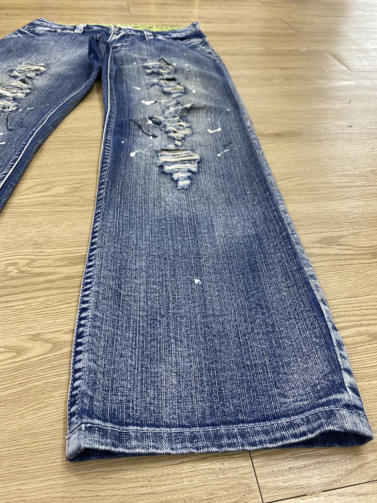 Japanese Brand Japanese Brand Distressed Style Splatter Paint Jeans Size US 33 - 6 Thumbnail
