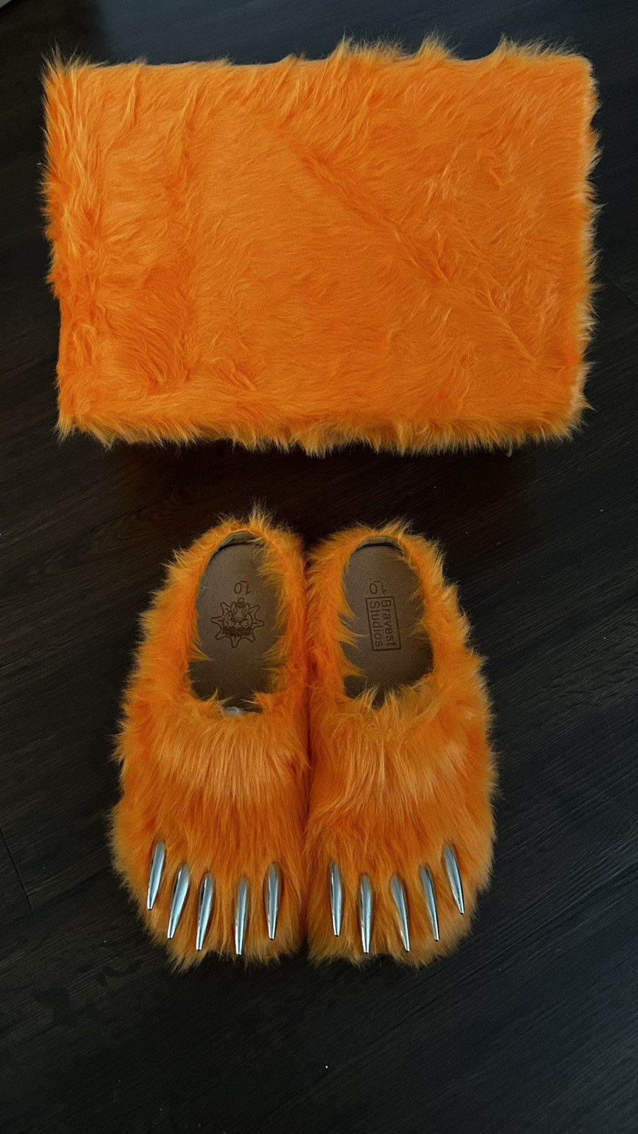 GLOGANG × Bravest ミュール Glorange Bear Claw *関送無料 Bravest x Glogang Studios Bear Claw Mule Orange – Restock AR