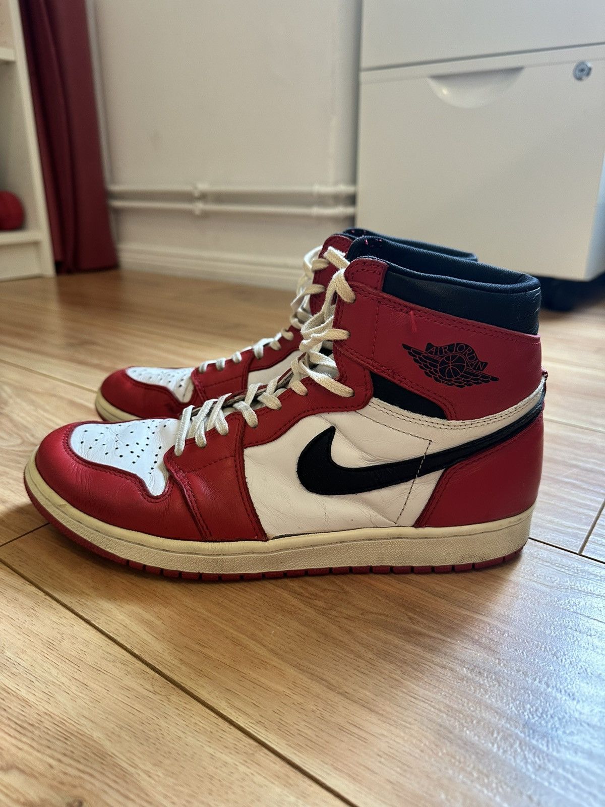 Nike Nike Air Jordan 1 Chicago 1994 Size US 10.5 / EU 43-44 - 2 Thumbnail