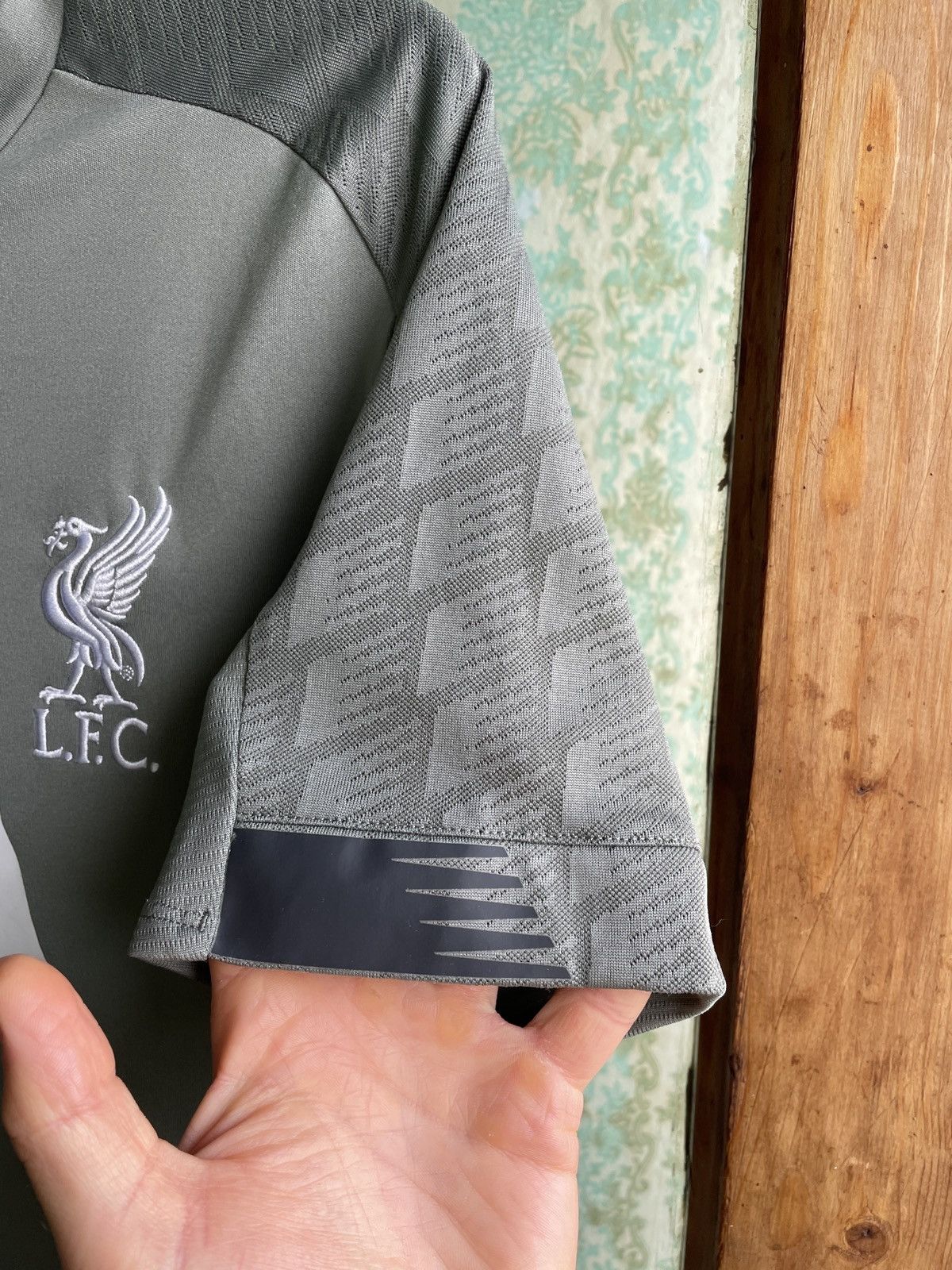 New Balance Liverpool New Balance 2019/20 Training Jersey Football shirt Size US M / EU 48-50 / 2 - 3 Thumbnail