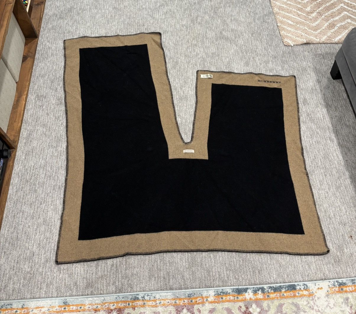 Burberry Burberry Wool Poncho / Blanket Cape — Perfect Condition Size ONE SIZE - 2 Thumbnail