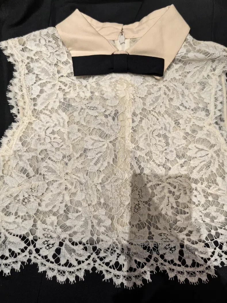 Valentino Valentino Classic lace dress Size S / US 4 / IT 40 - 2 Thumbnail