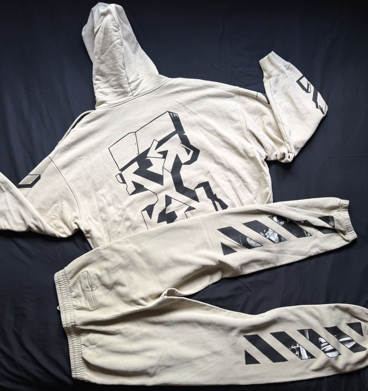 Off-White Off-White Beige Graphic Hoodie & Sweatpants Set Size US 34 / EU 50 - 2 Thumbnail