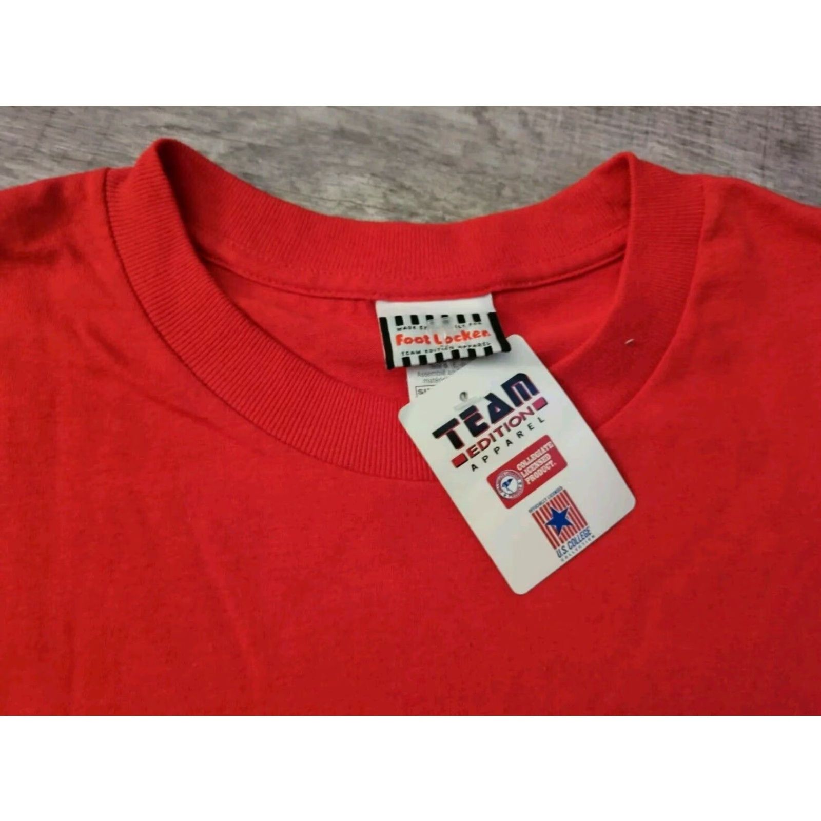 Vintage VINTAGE Foot Locker Wisconsin Badgers T-Shirt Shirt XL Red Short Sleeve Crew Neck Graphic Print Men’s Deadstock NWT Size US XL / EU 56 / 4 - 3 Thumbnail
