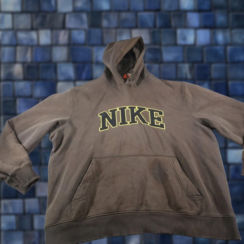 Nike VINTAGE Nike Hoodie Mens XL Brown Pullover Fleece Sweatshirt Embroidered Big Logo Size US XL / EU 56 / 4 - 1 Thumbnail