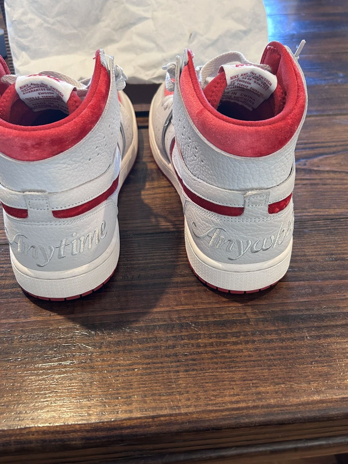 Nike Jordan 1 High zoom air CMFT 2 Valentine’s day 2023 Size US 9.5 / EU 42-43 - 5 Thumbnail