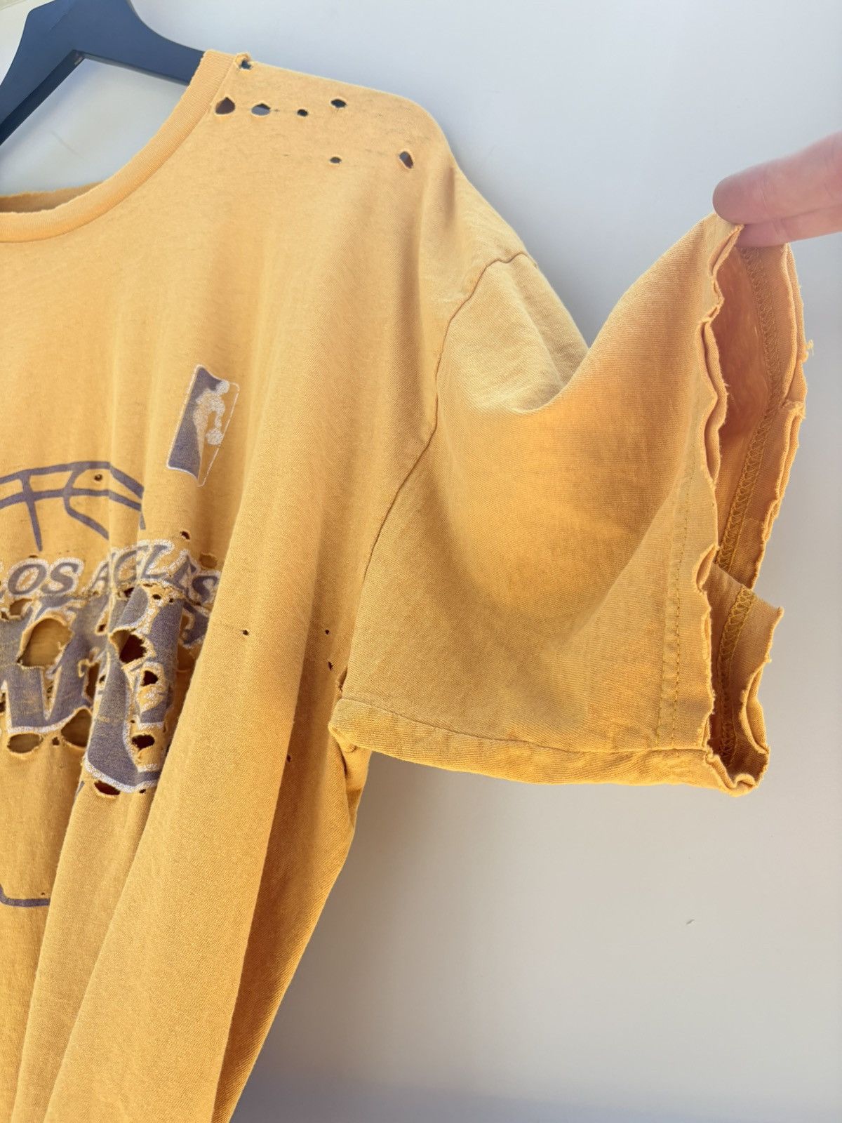Vintage Thrashed Lakers Rodman Faded Distressed Shirt GRUNGE Band Size US L / EU 52-54 / 3 - 5 Thumbnail