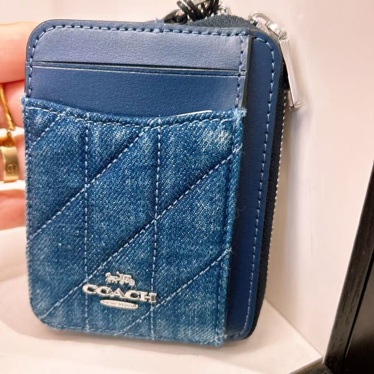 Coach NWT Coach Zip Card Case With Quilting CAR26 Size ONE SIZE - 2 Thumbnail