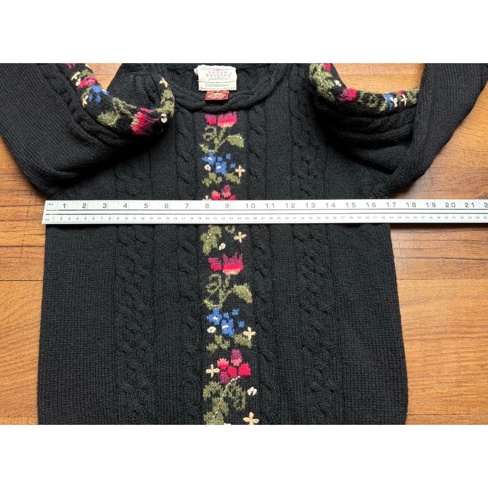 Vintage VINTAGE Susan Bristol Women’s Cable Knit Sweater Floral 100% Shetland Wool Sz 8P M Black Wool Cardigan flower 1989 Womens Size M / US 6-8 / IT 42-44 - 6 Thumbnail