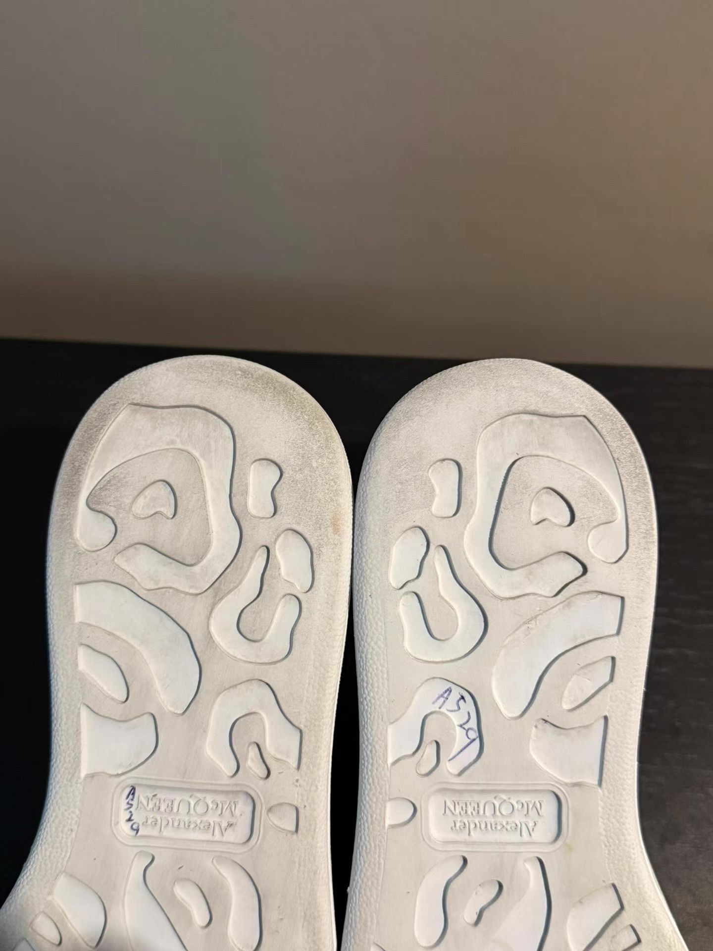 Alexander McQueen Alexander McQueen heart-patterned white sneakers Q20 Size US 6 / IT 36 - 5 Thumbnail