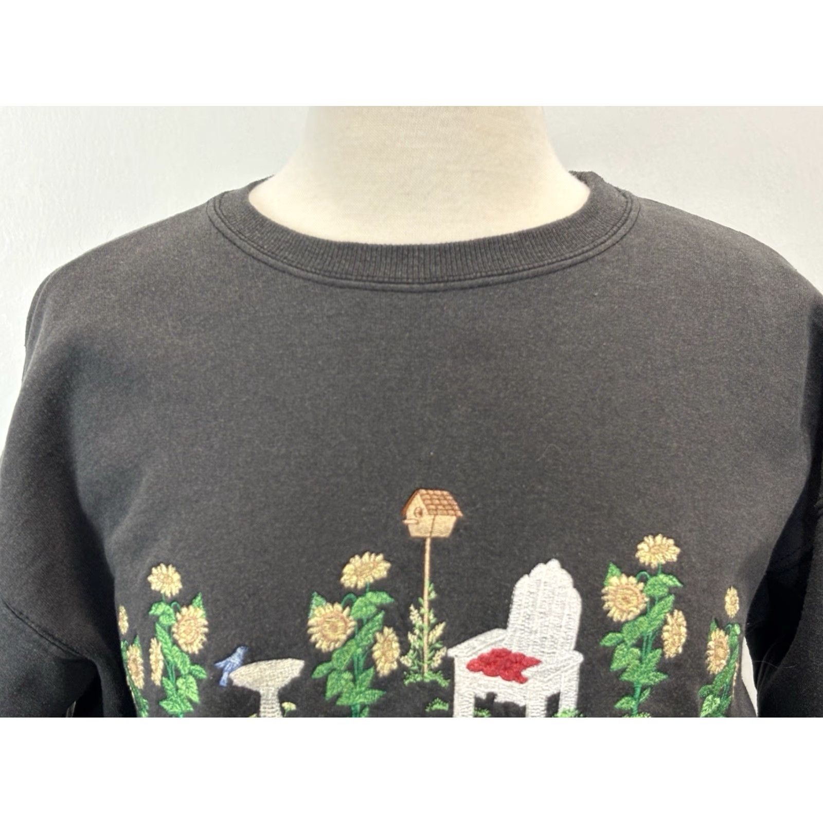 Hanes VINTAGE Hanes Sweatshirt Embroidered Crew Neck Pullover Sz M Women 90s Black Garden Granny Embroidered 90s Womens Size M / US 6-8 / IT 42-44 - 5 Thumbnail