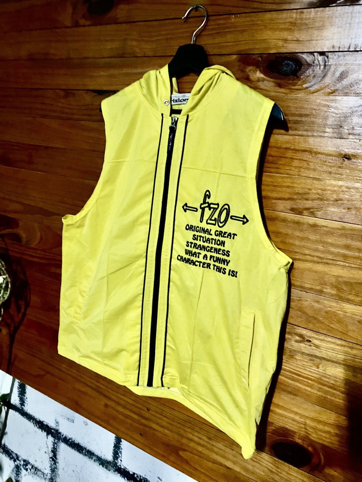 Vintage Vintage Frizione Yellow Sleeveless Hoodie Vest – Streetwear Size US L / EU 52-54 / 3 - 4 Thumbnail