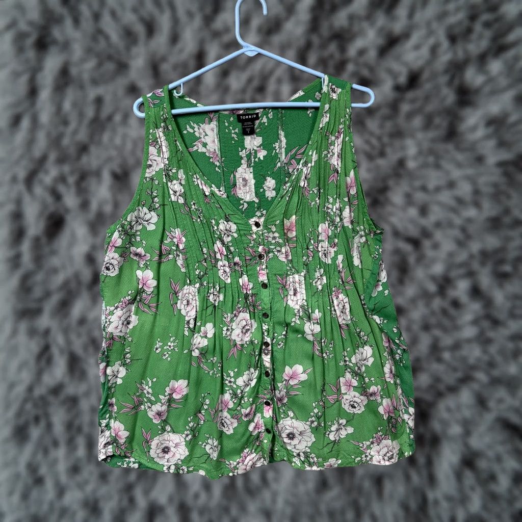 Torrid Torrid Womens Tank Top Green Floral Sleeveless V-Neck Button Front Pintuck Casual Summer Plus Size 1 Size XS / US 0-2 / IT 36-38 - 1 Thumbnail