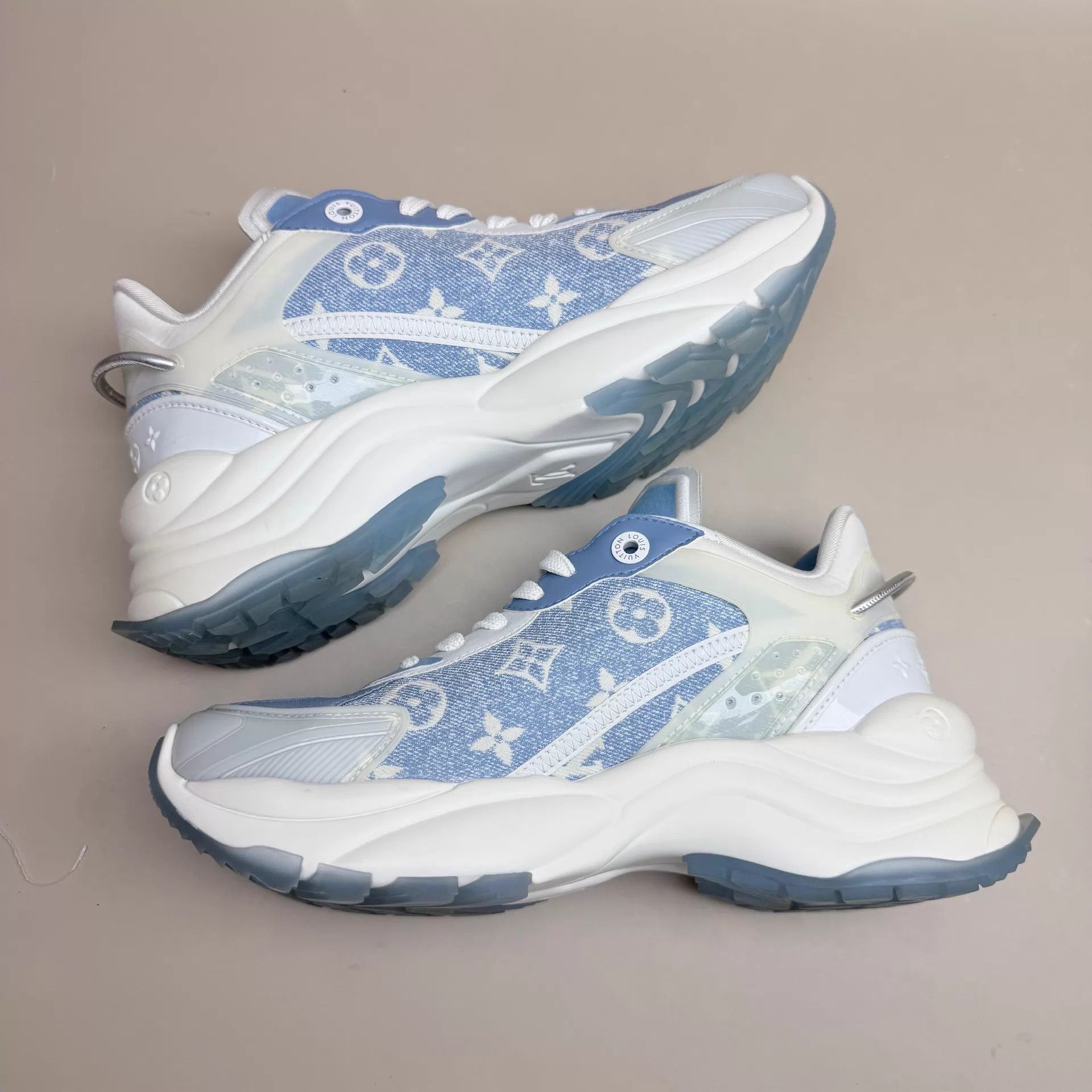 Louis Vuitton LV Run55 White Blue Starry Print Sneaker 38 99 New Size US 7.5 / IT 37.5 - 5 Thumbnail
