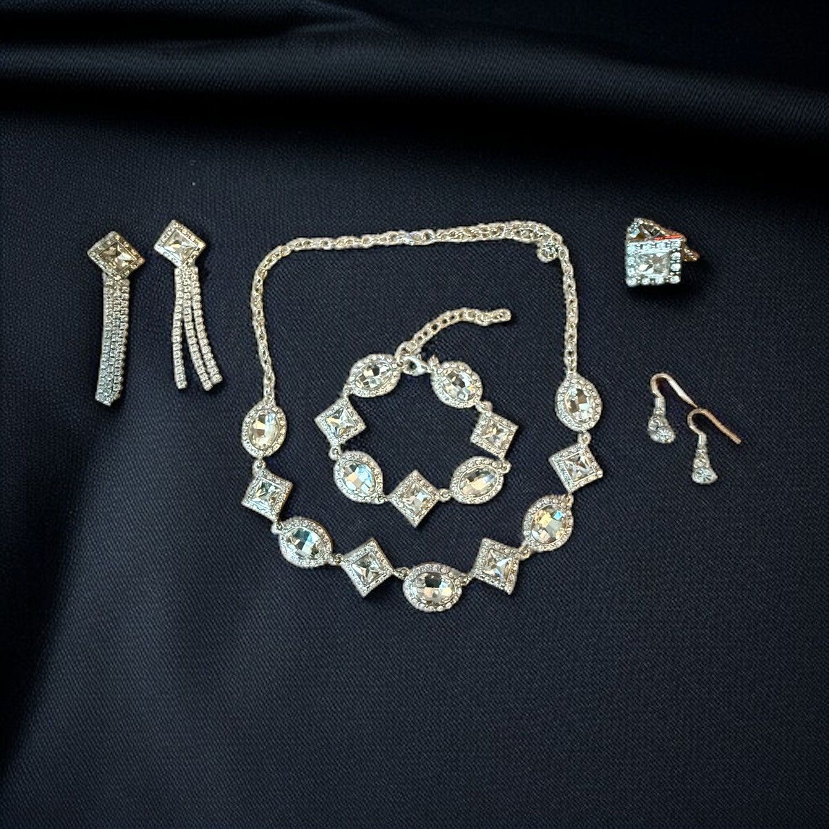 Other Silver tone glitzy rhinestone jewelry set Size ONE SIZE - 2 Thumbnail
