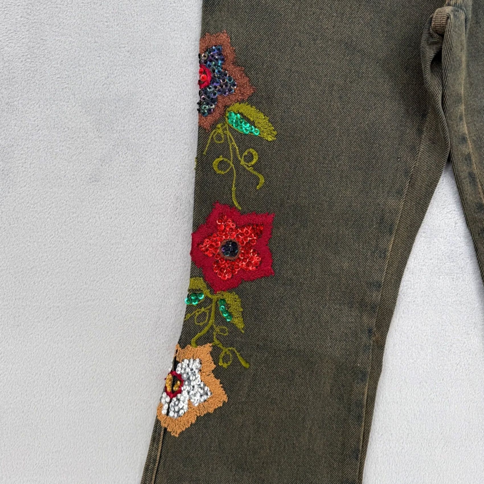 Olive VINTAGE Floral Embroidered Sequin Tinted Wash Flare Jeans Olive Brown Size 6 Size 28" / US 6 / IT 42 - 5 Thumbnail