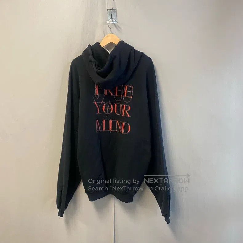 Balenciaga Balenciaga Evil Eye Sanskrit Hoodie Size US XS / EU 42 / 0 - 1 Thumbnail