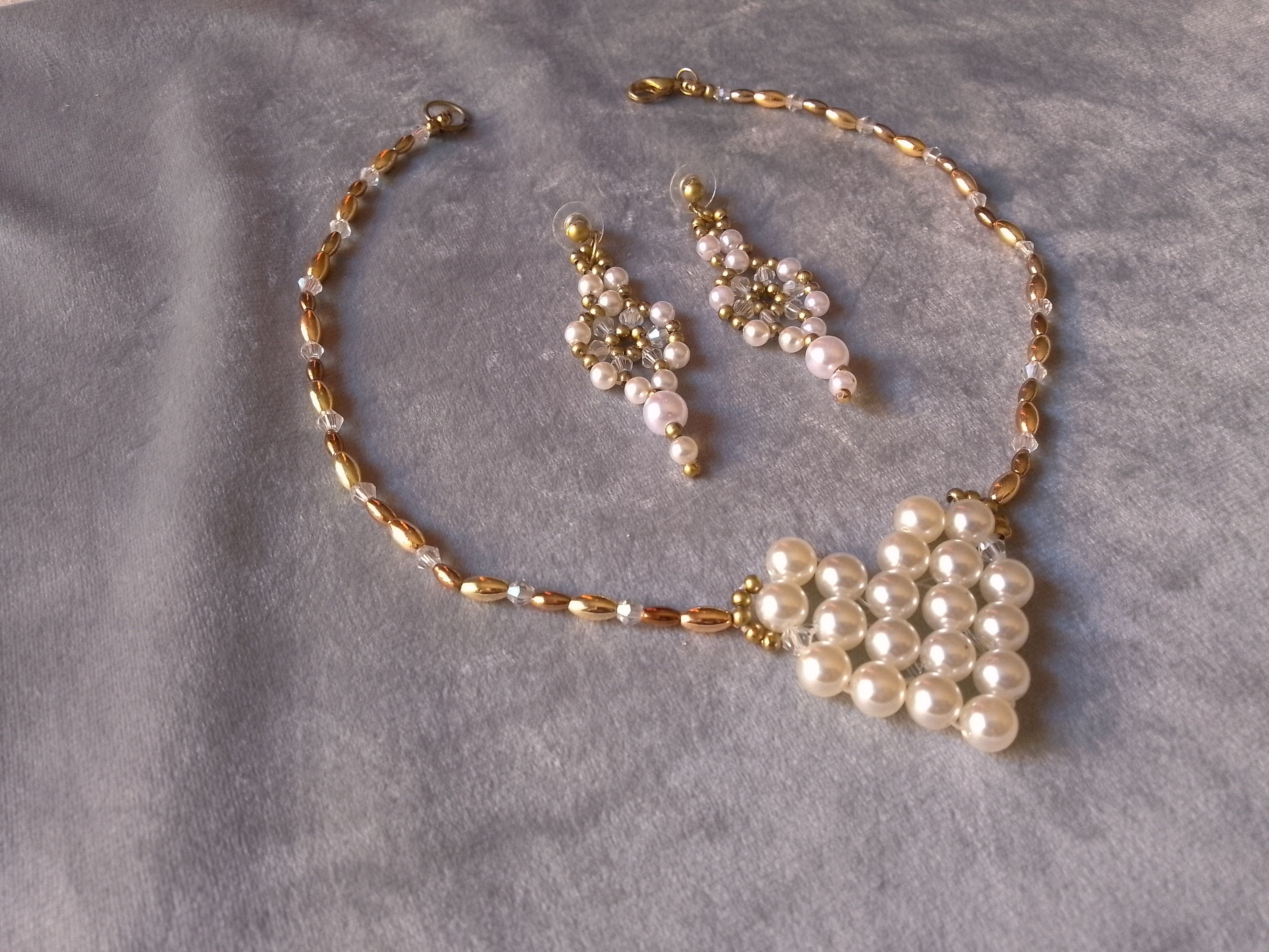 Handmade Necklace Pearls Heart Golden Pattern Crystals Earrings Size ONE SIZE - 5 Thumbnail