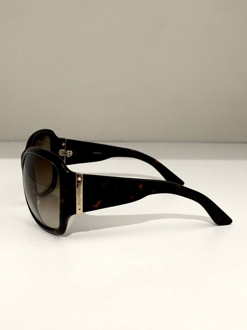 Yves Saint Laurent Yves Saint Laurent YSL Logo Oval Oversized Sunglasses Y2K Size ONE SIZE - 8 Thumbnail