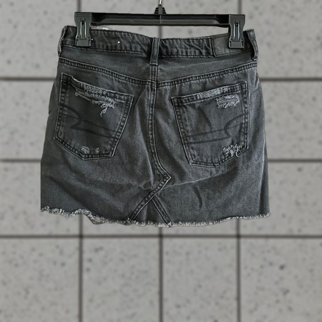 American Eagle Outfitters American Eagle Jean Mini Skirt Size 2 Distressed Black Womens Skirt Short Black G2? Size 26" / US 2 / IT 38 - 1 Thumbnail