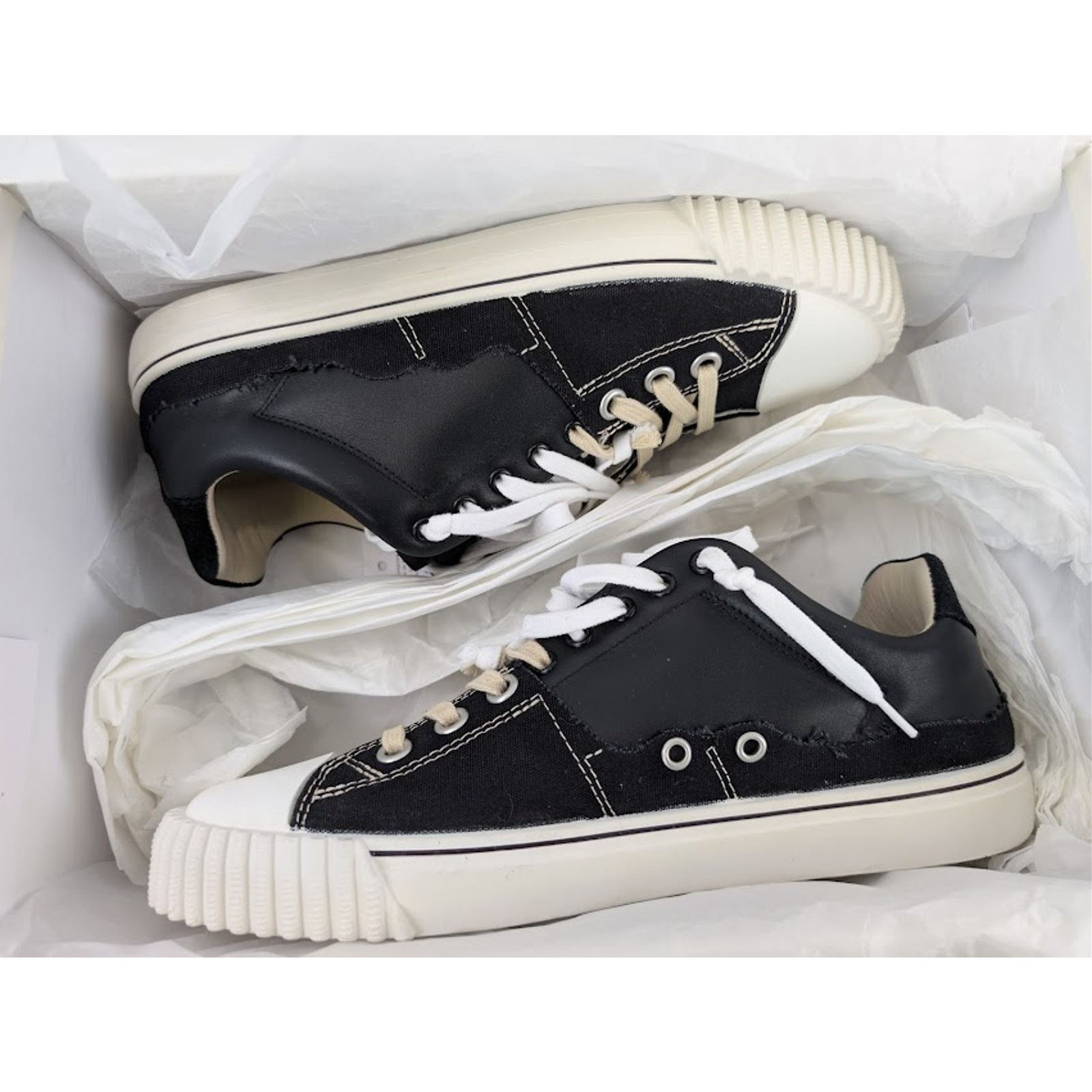 Maison Margiela o1rshd1 Evolution Low Sneakers in Black / White Size US 13 / EU 46 - 22 Thumbnail