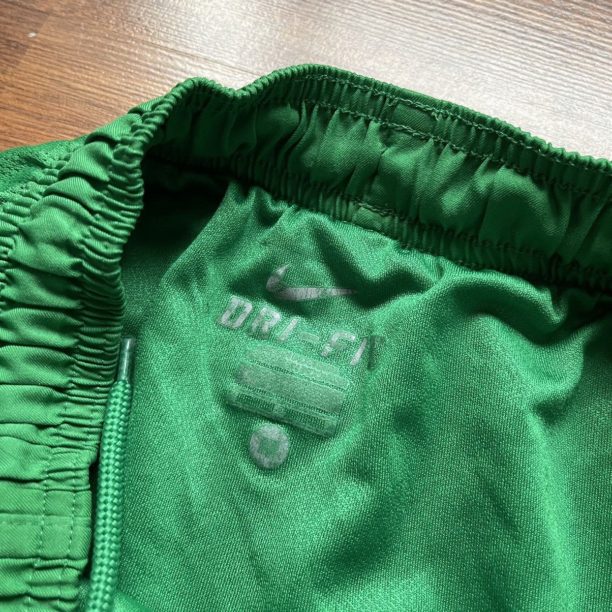Nike MANCHESTER CITY NIKE 2013/2014 FOOTBALL GOALKEEPER SHORTS Size US 34 / EU 50 - 5 Thumbnail