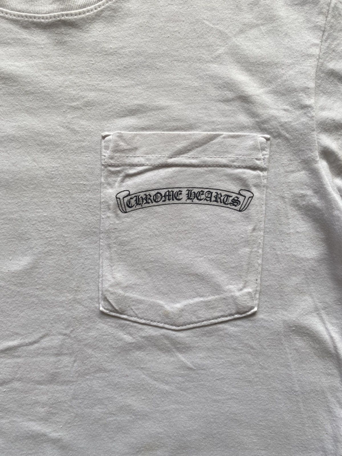 Chrome Hearts Chrome Hearts Scroll Logo Pocket Tee Size US S / EU 44-46 / 1 - 4 Thumbnail