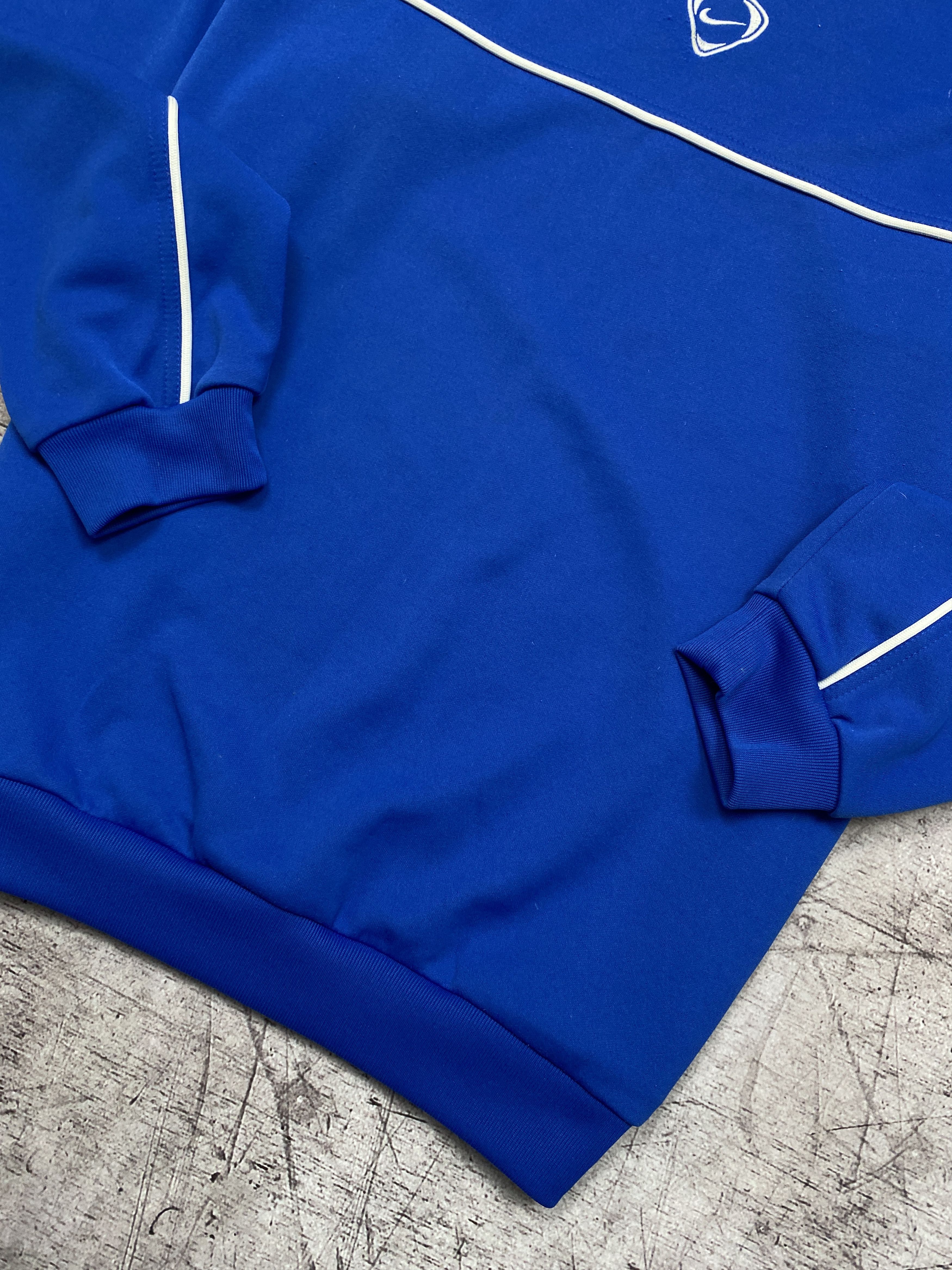 Nike × Vintage Nike Vintage Mens Center Logo Sweatshirt Size US M / EU 48-50 / 2 - 3 Thumbnail